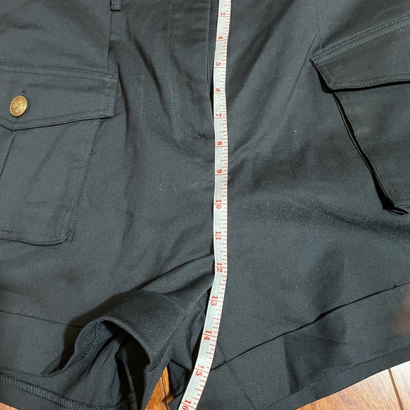 Black shorts - Picture 10 of 11